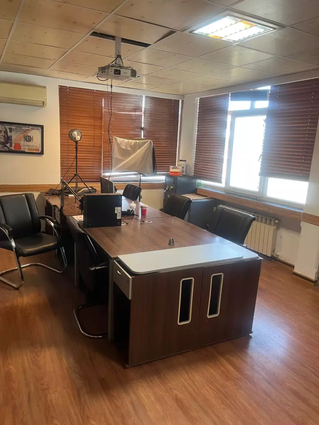 اجاره اتاق بزرگ از دفتر کار