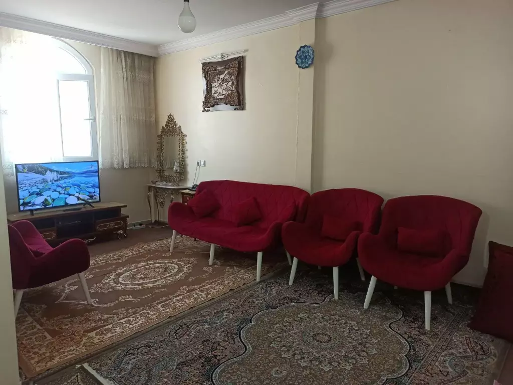 اجاره 60 متری یک خوابه با پارکینگ و انباری