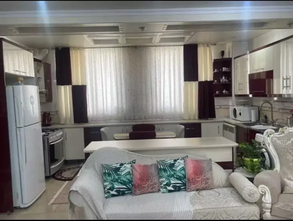 86متری 2خواب(فول امکانات)خیابان کاشان