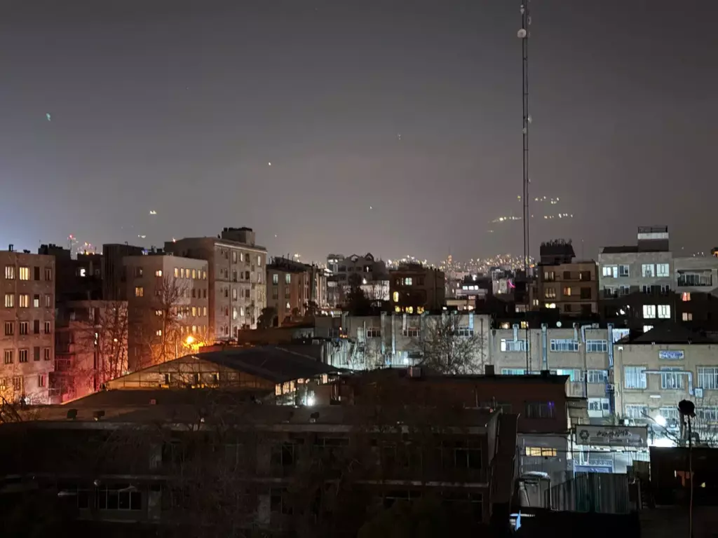 آپارتمان 105 متری بازسازی اصولی غرق نور