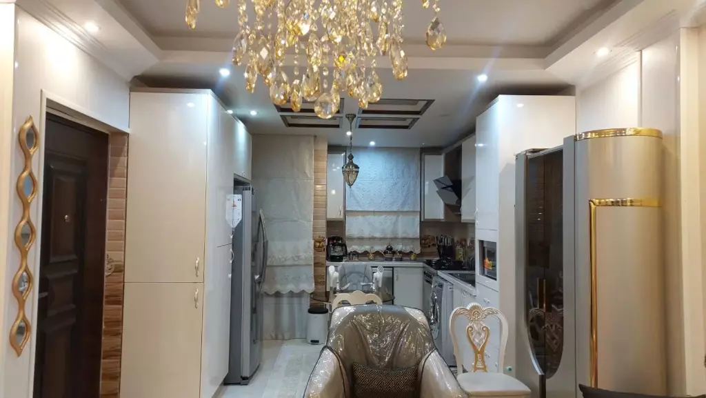 آپارتمان 62 متری دو خواب مالک هستم