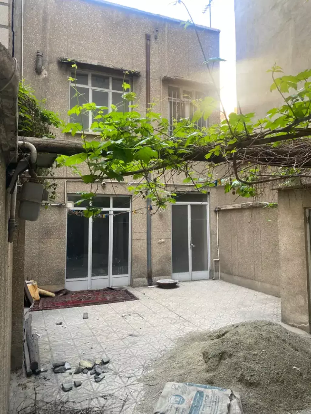 رهن و اجاره خانه 140 متری / 2.5 طبقه / حیاطدار