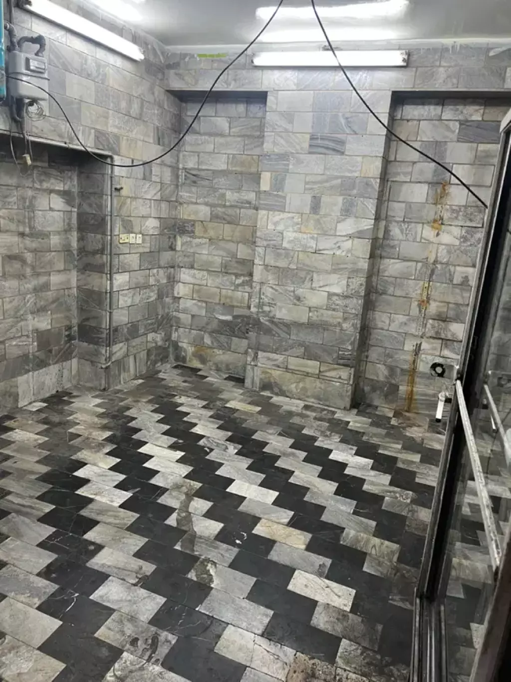 اجاره اداری و تجاری 14 متری در مینای شمالی (مخبر)